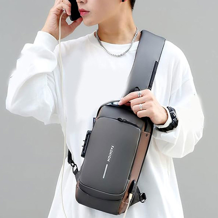 کیف کراس بادی مردانه مدل فشن ضدآب با پورت USB و قفل رمزدار