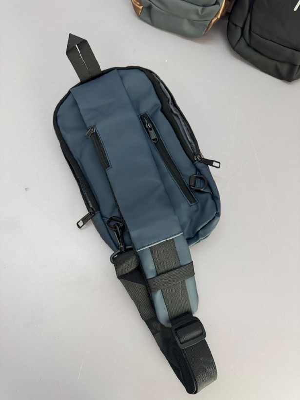 بادی بگ فشن اسپید چرمی ضد آب | کیف دوشی مدرن با قفل رمزی و درگاه USB